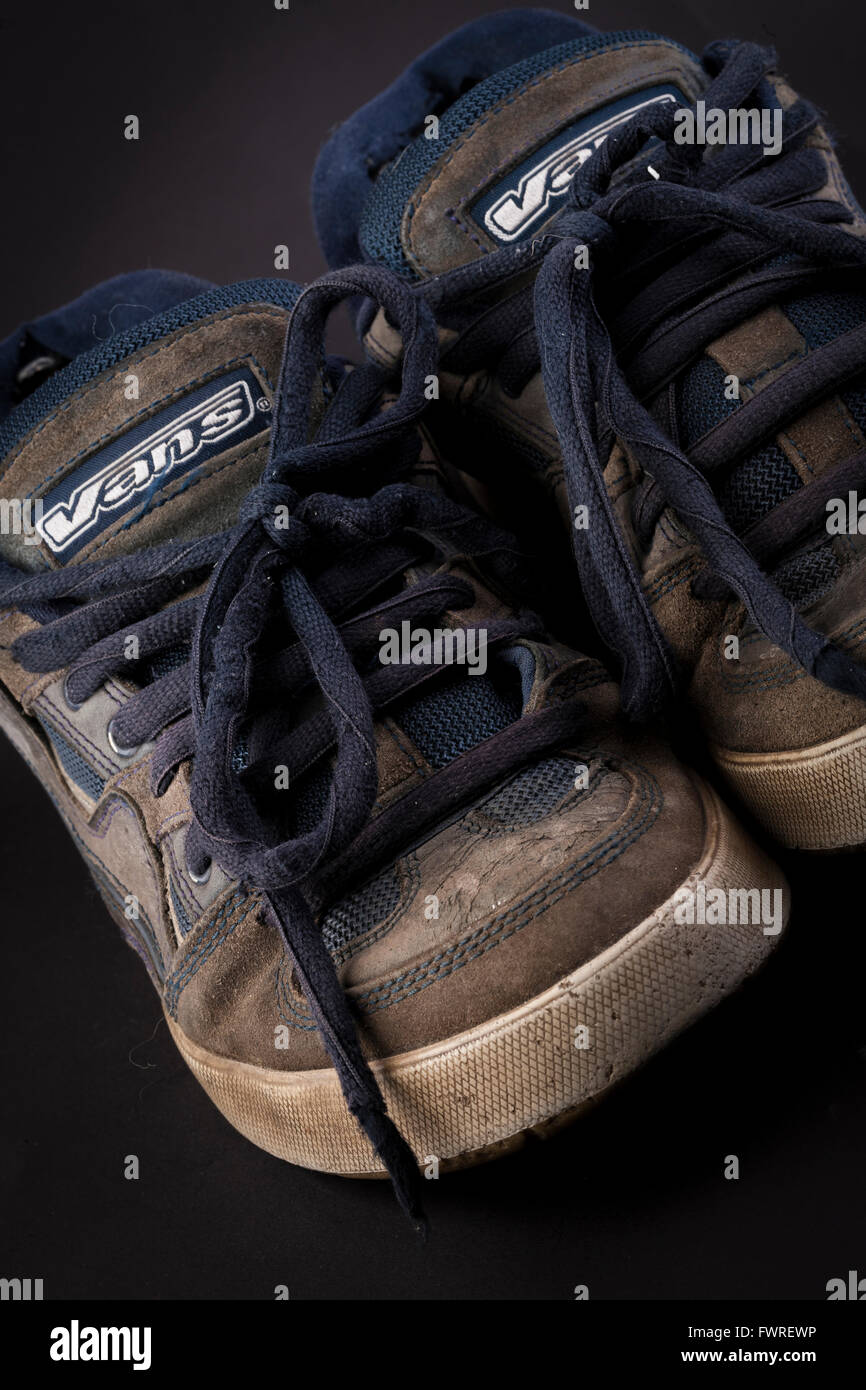 Blue vans sneakers fotografías e imágenes de alta resolución - Alamy