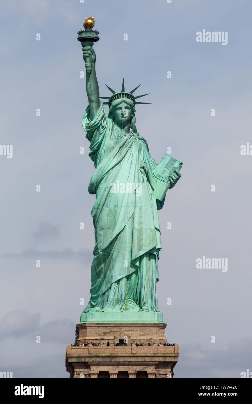 La estatua de la libertad fotografiada desde el Ferry de Staten Island, Nueva York, Estados Unidos de América. Foto de stock