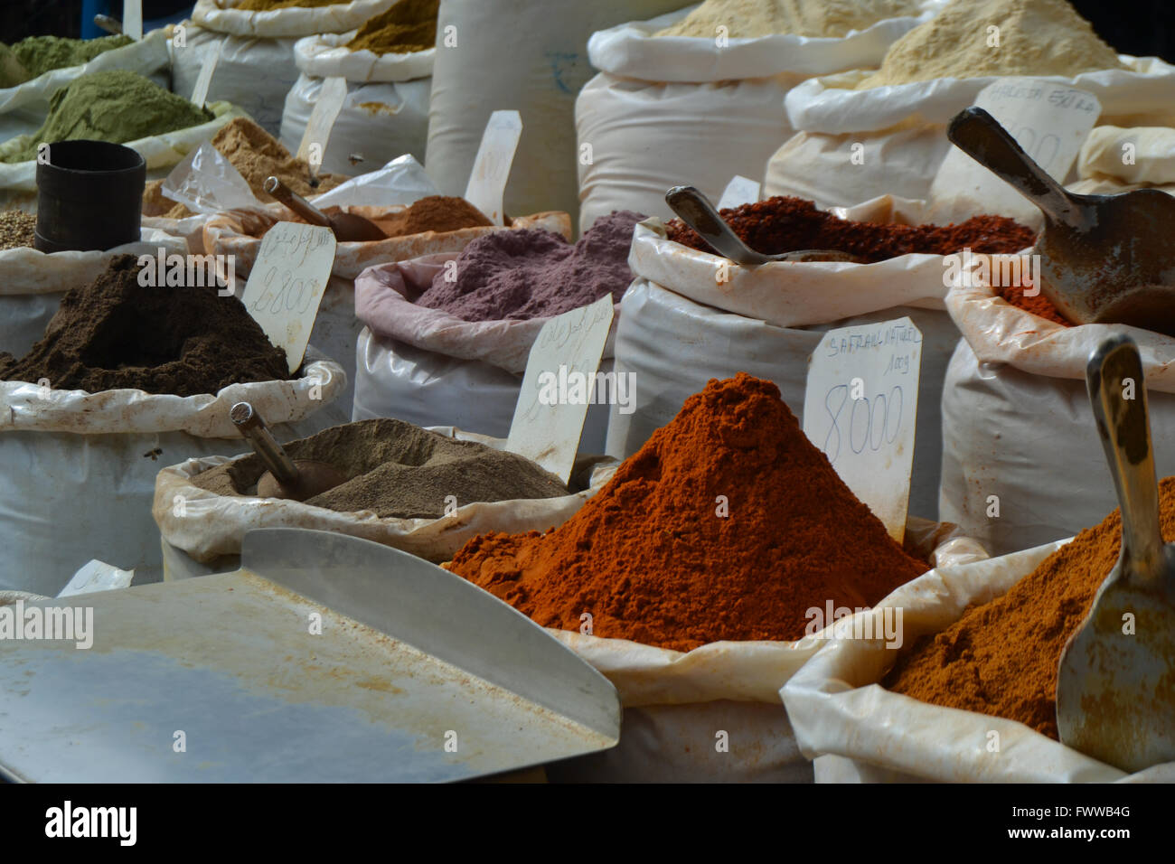 Comercio de especias en el casco antiguo de la ciudad de Sousse, Túnez Foto de stock