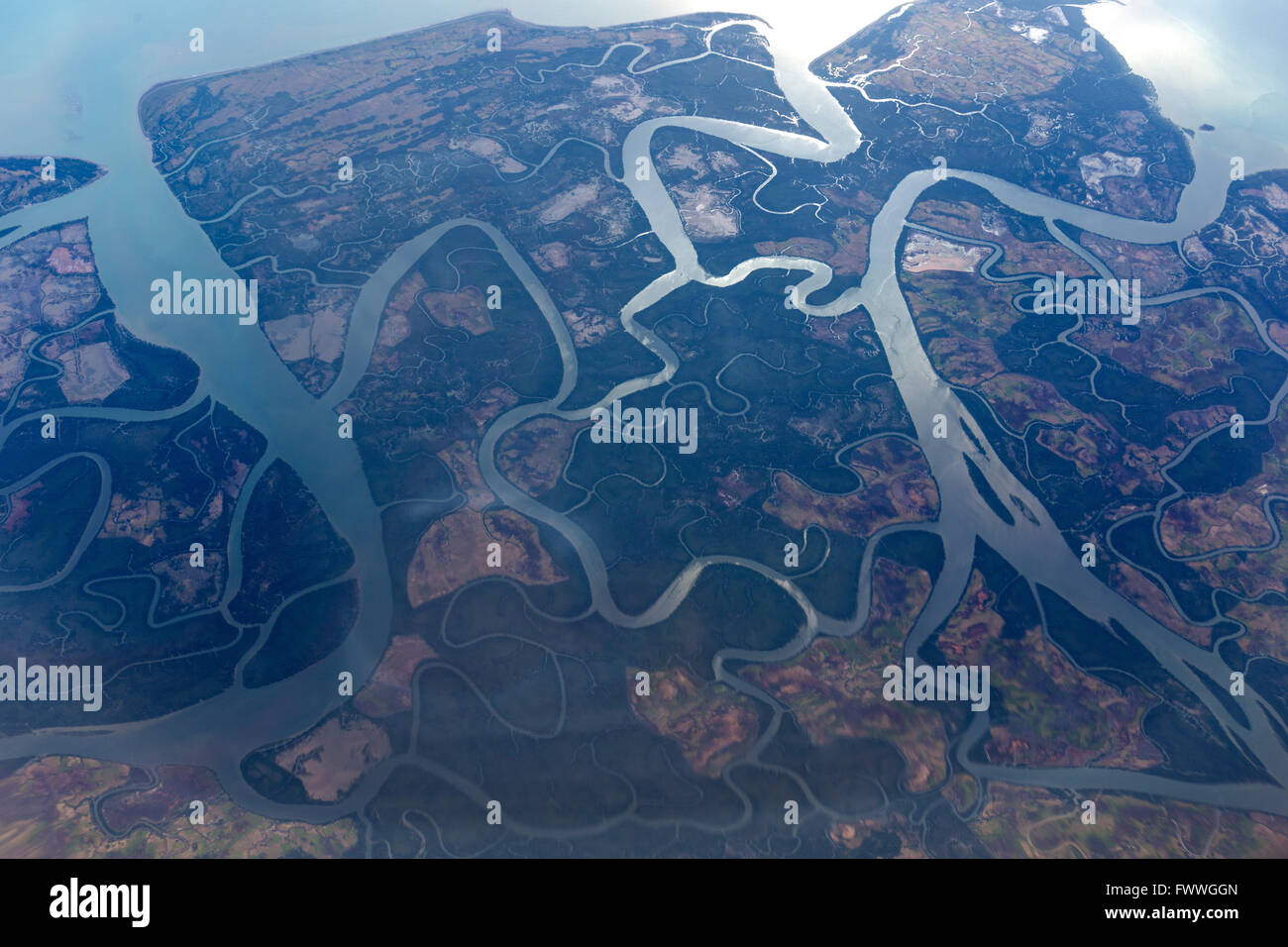 Vista aérea, delta del río Irrawaddy, en el Golfo de Martaban, estuario, Mar de Andaman, Myanmar Foto de stock
