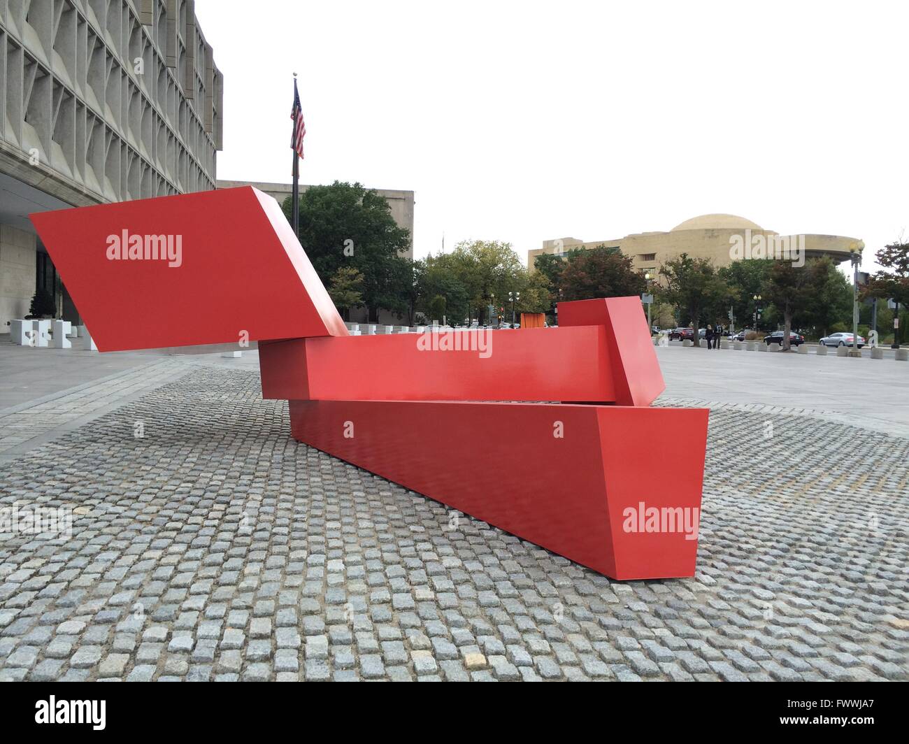 Washington, D.C., Estados Unidos. Moderna escultura abstracta por James Rosati delante del Departamento de Salud y Servicios Humanos. Foto de stock