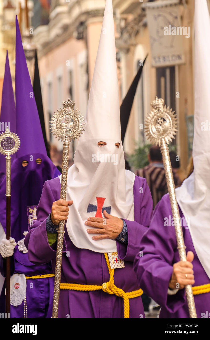 Encapuchadas procesiones fotografías e imágenes de alta resolución Alamy