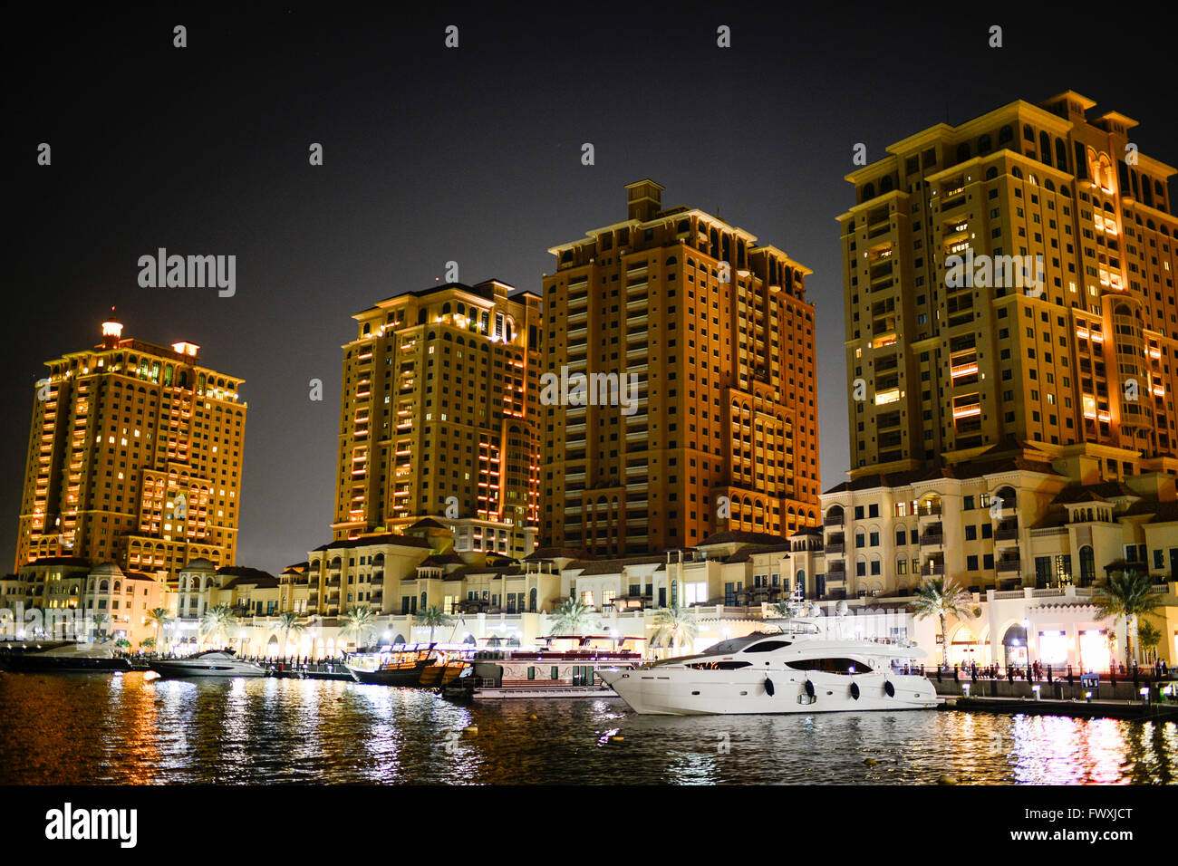 QATAR, Doha, Apartamento de lujo en el espacio La Perla / KATAR, Doha,  Luxus Appartmentsiedlung la perla Fotografía de stock - Alamy