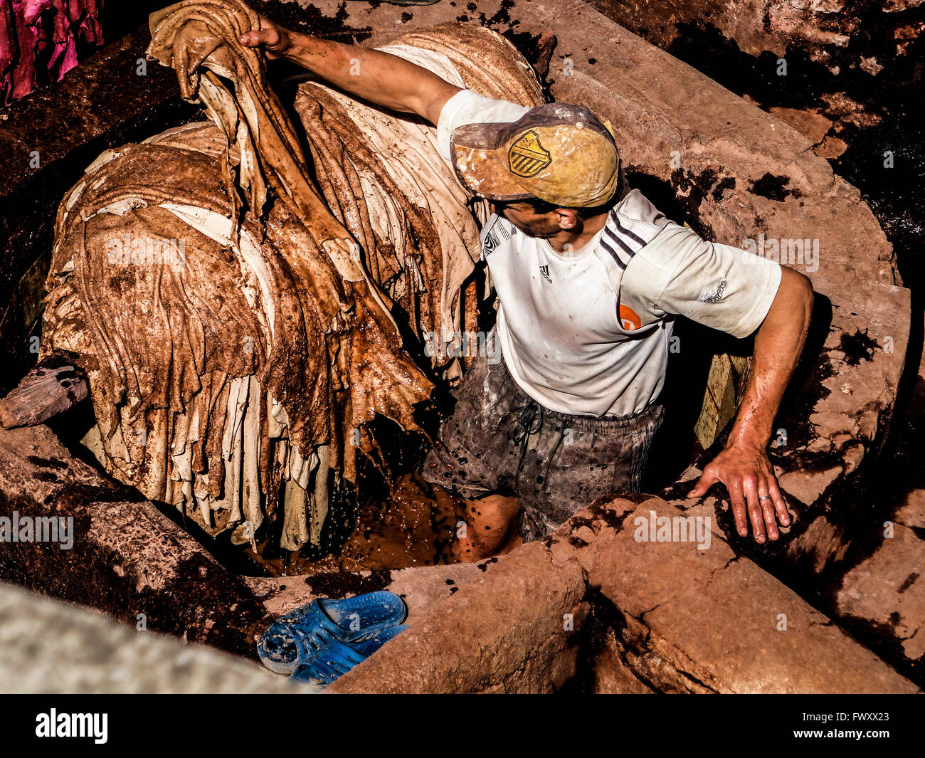 Marruecos, Fes, industria del cuero curtido de cuero Fotografía de stock -  Alamy