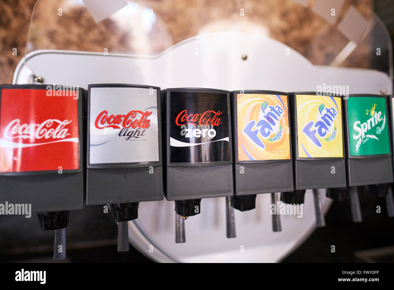 Dispenser soft drink fotografías e imágenes de alta resolución - Alamy