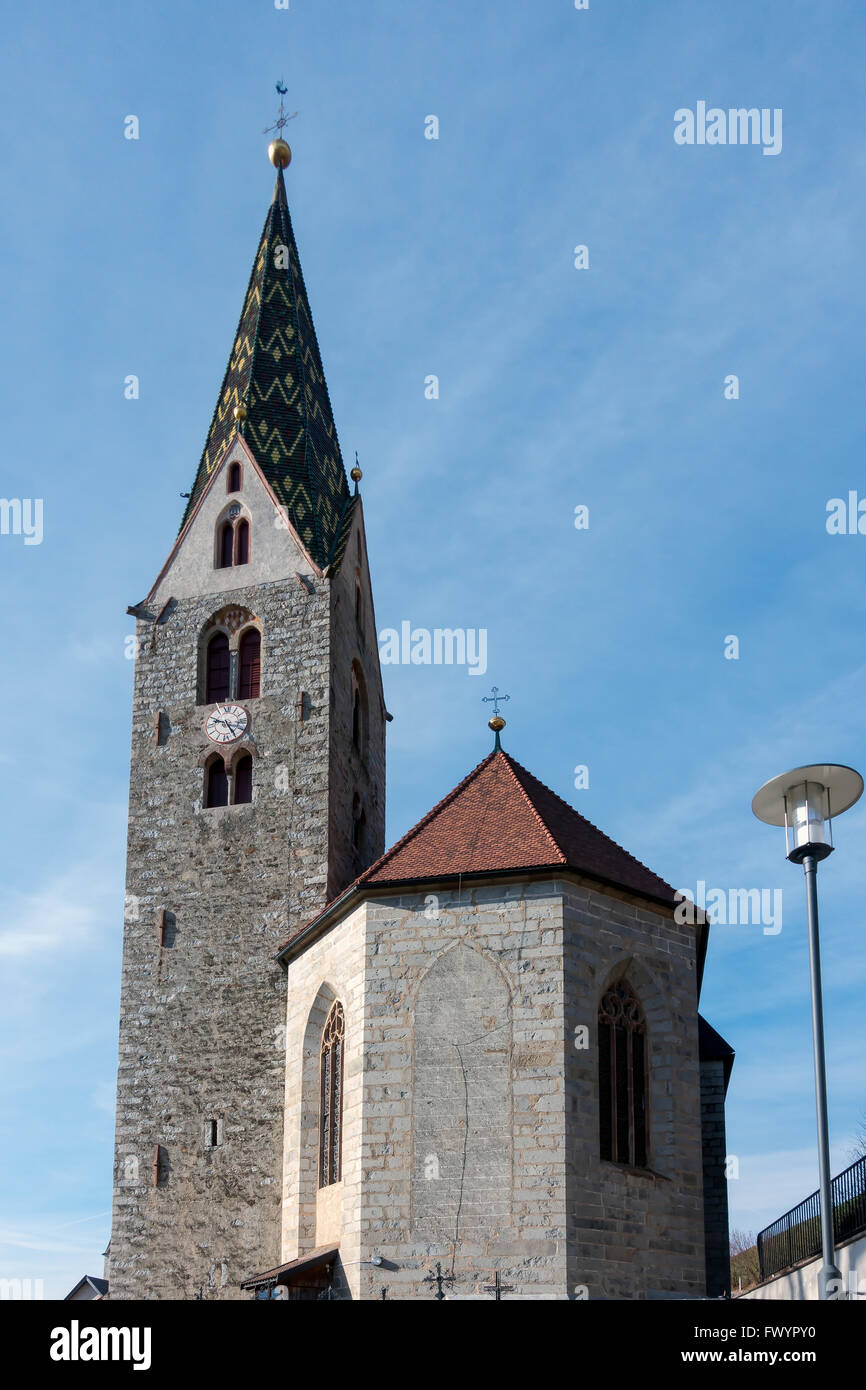 Campanario de la iglesia parroquial en Villanders Foto de stock