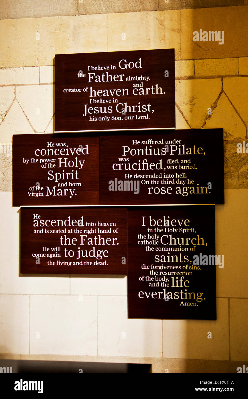 El Credo de los Apóstoles, la Sagrada Familia, Barcelona, España Foto de stock