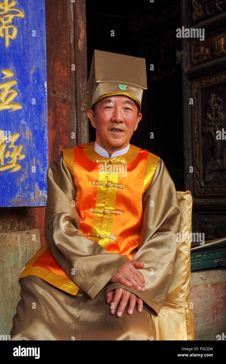Músico en Jianshui templo, el templo de Confucio, Yunnan, China, Asia Foto de stock