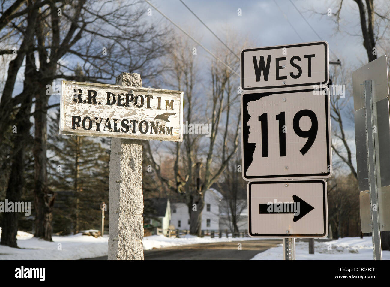 Las señales de la carretera, en la pequeña ciudad de Fitzwilliam, New Hampshire Foto de stock