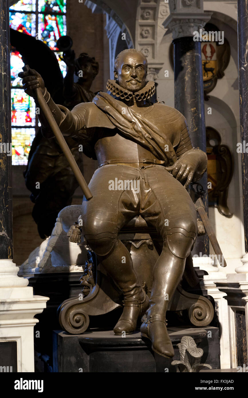 Estatua de mármol de Willem van Oranje en el mausoleo en la iglesia Nieuwe Kerk en Delft, Holanda Foto de stock
