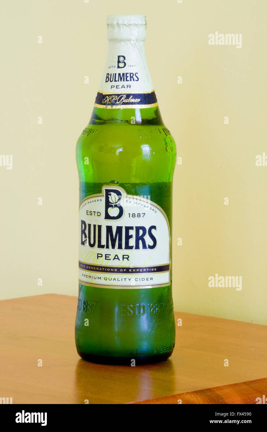 Botella de Bulmers Pear ( Perry ) la sidra, UK Foto de stock