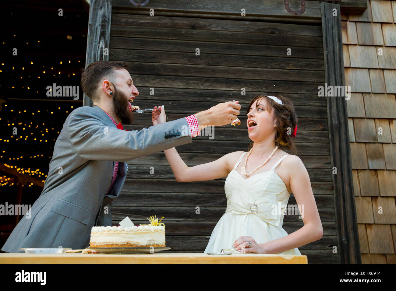 Retrato de pastel de boda fotografías e imágenes de alta resolución -  Página 2 - Alamy