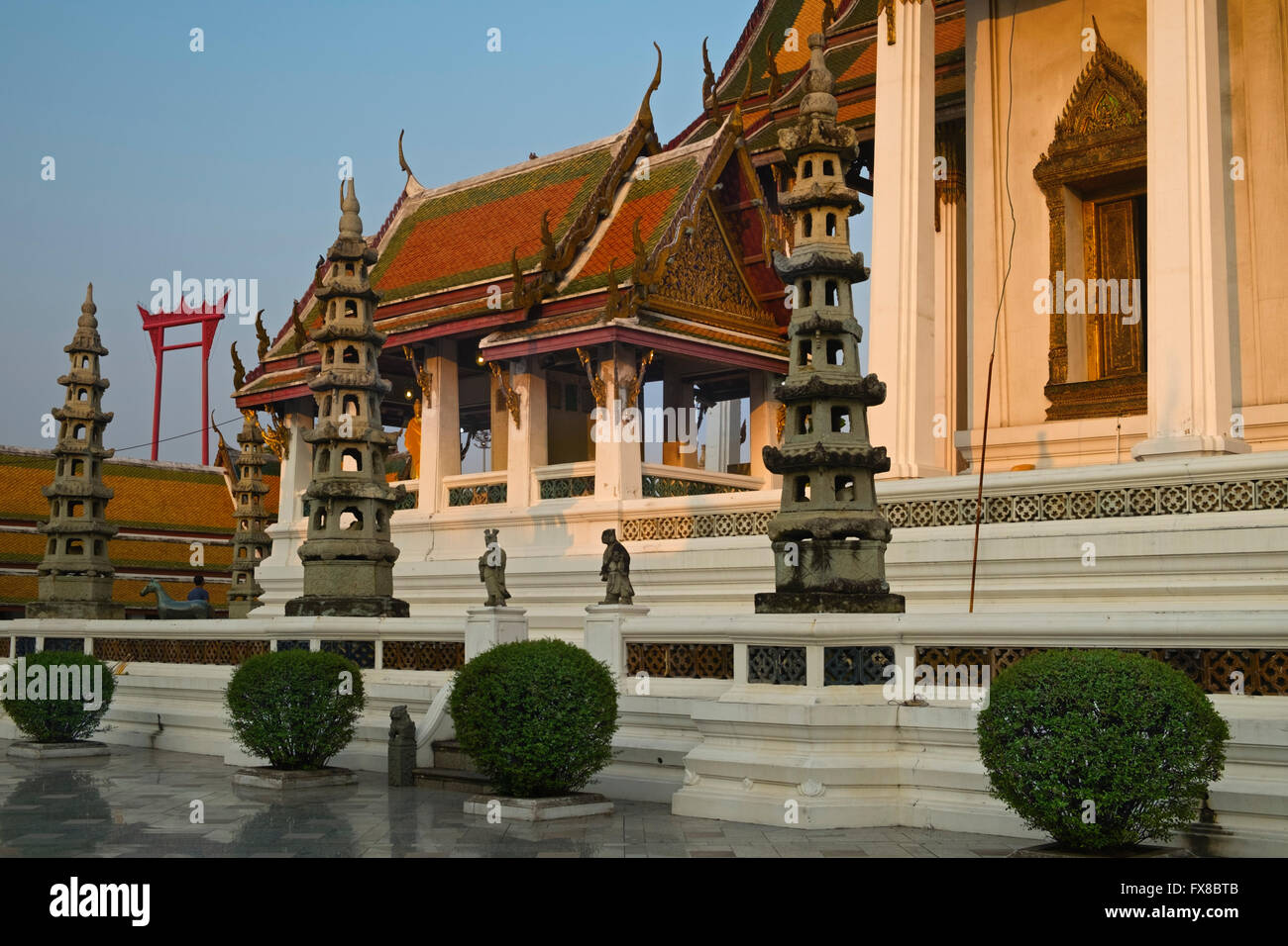 Wat Suthat y el columpio gigante Bangkok Thailand Foto de stock