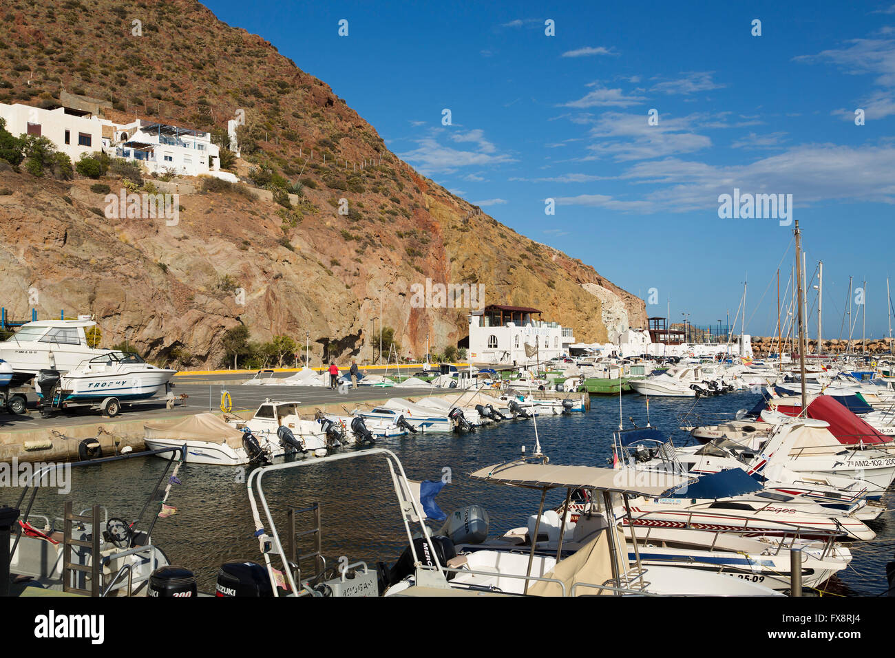 Puerto deportivo y pesquero. San José del Cabo de Gata Nijar, Parque  Natural Reserva de la Biosfera. La provincia de Almería, Andalucía, España  Europa Fotografía de stock - Alamy