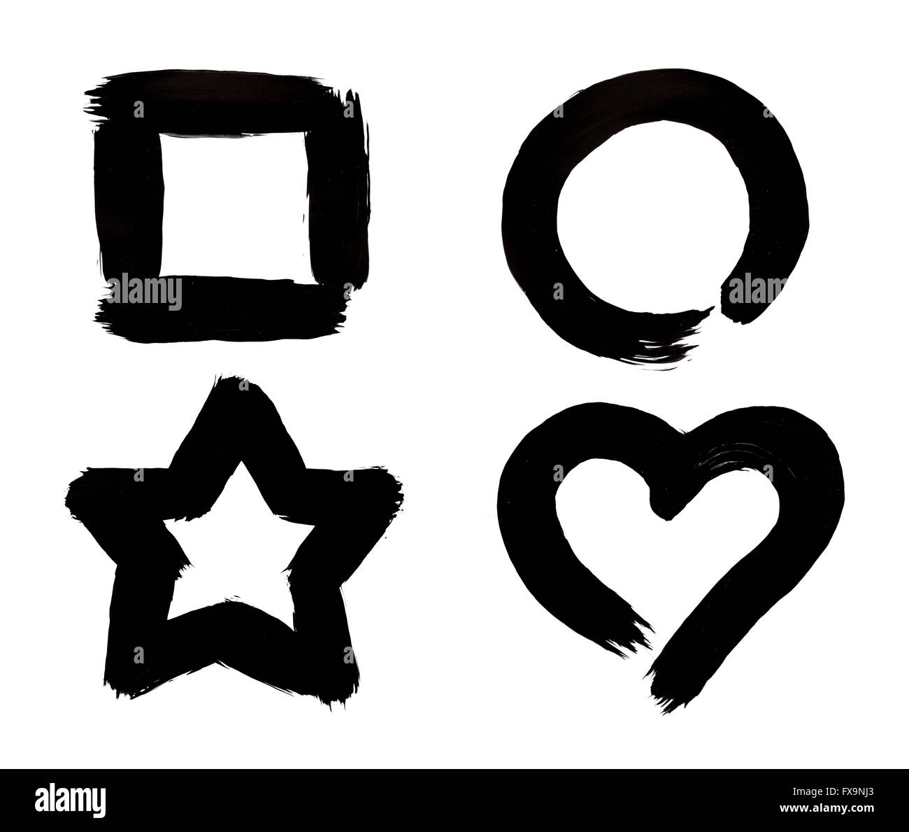 Cuadrado, Círculo, estrellas y símbolos de corazón aislado pinceladas de Pintura negra sobre fondo blanco. Foto de stock