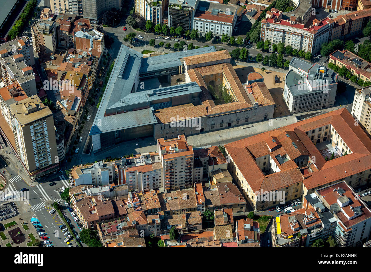 Vista aérea, el edificio del gobierno de la capital de la provincia de Girona, comarcas de Girona, Costa Brava, Cataluña, España y Europa, Foto de stock
