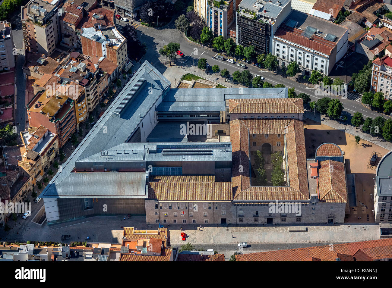 Vista aérea, el edificio del gobierno de la capital de la provincia de Girona, comarcas de Girona, Costa Brava, Cataluña, España,Europa,Antena Foto de stock