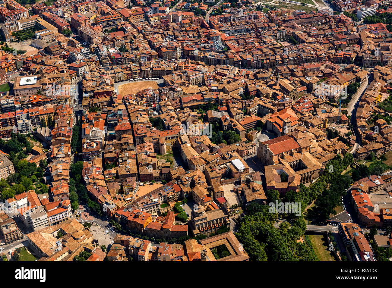 Vista aérea, antiguo Cityring, Iglesia en el Carrer de Sant Sadurni, Old Town, Vic, Costa Brava, Cataluña, España, Europa, vista aérea, Foto de stock