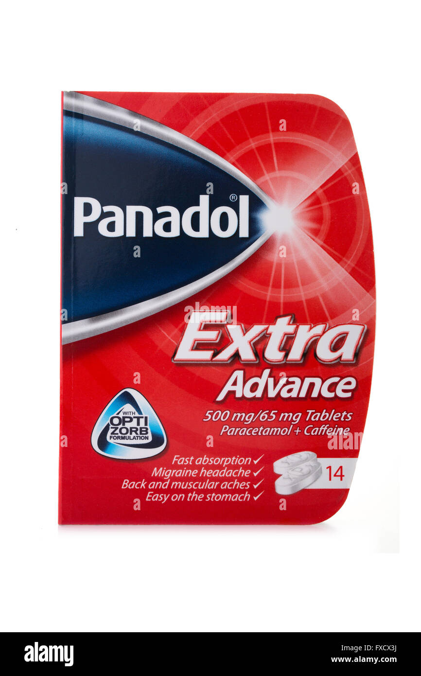 Paquete de Panadol Extra tabletas anticipado sobre un fondo blanco. Foto de stock