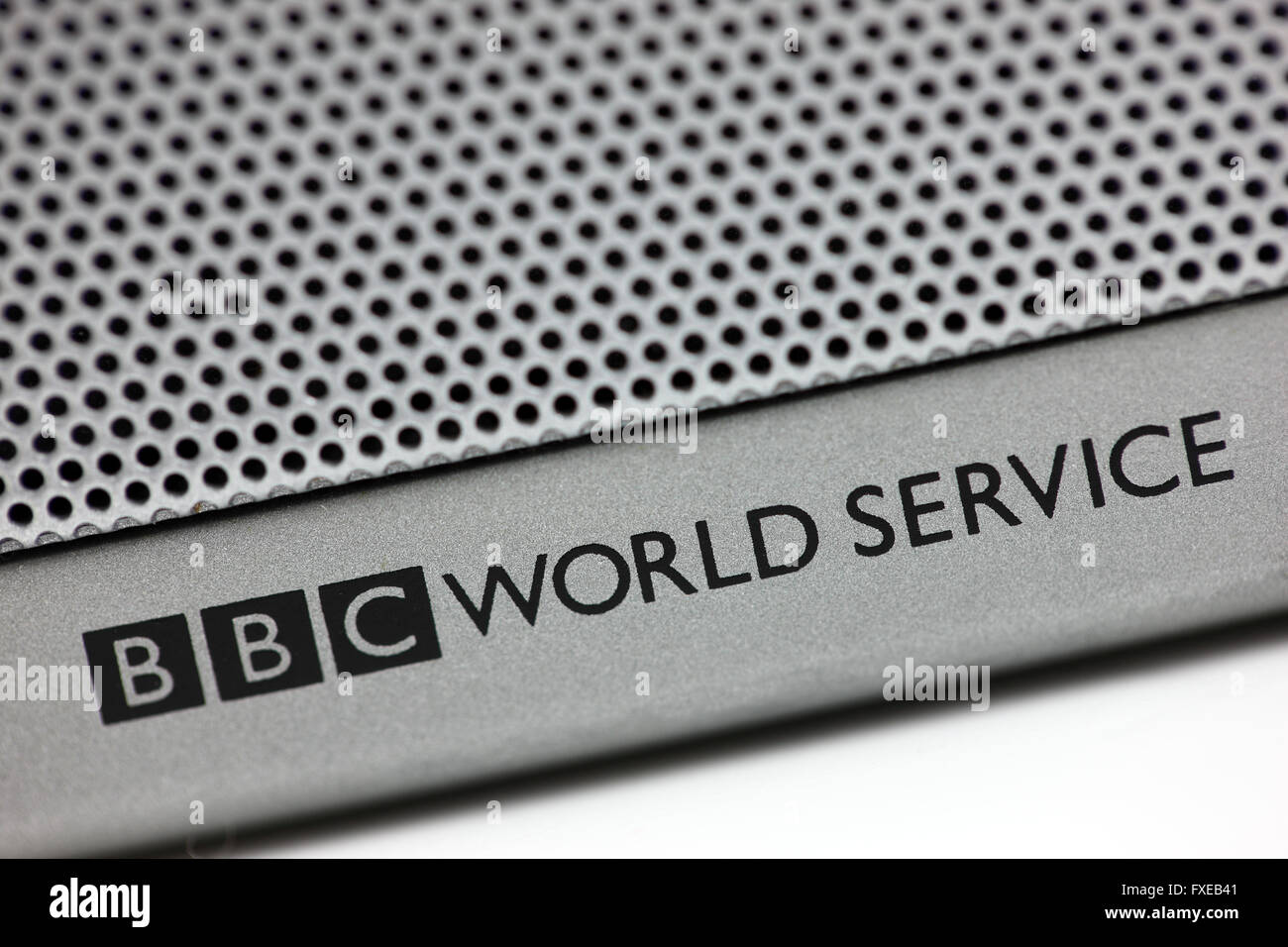 BBC World Service en un radio transmisor demostrando que podía recibir las comunicaciones de onda corta. Foto de stock