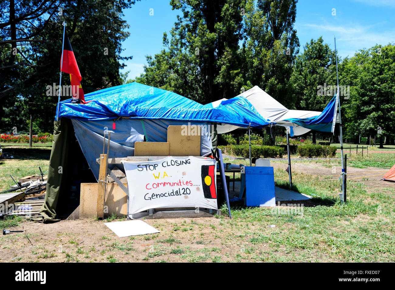 Campamento de protesta aborigen fuera del casco de la Casa del Parlamento de Canberra, Australia Capital Territory, ACT, Australia Foto de stock