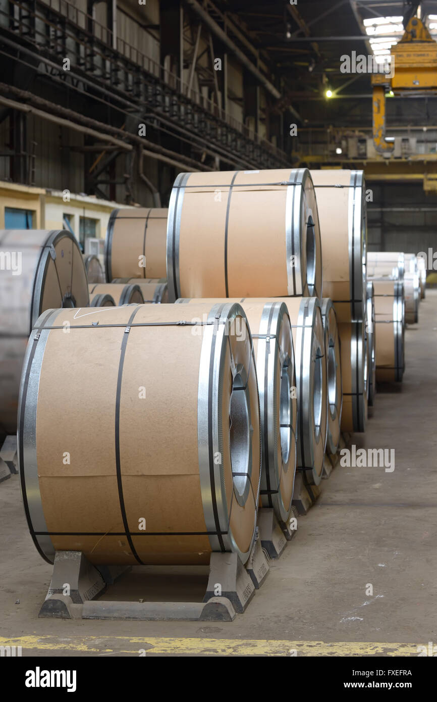 Embalado de bobinas de acero galvanizado Foto de stock