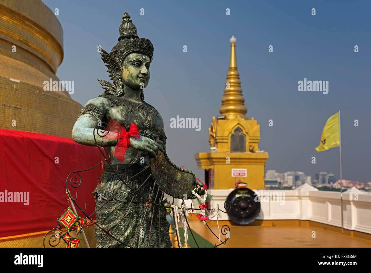 Estatua Monte Dorado Wat Saket Bangkok Thailand Foto de stock