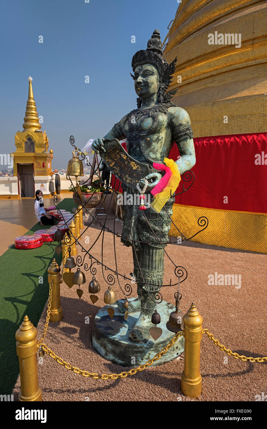 Estatua Monte Dorado Wat Saket Bangkok Thailand Foto de stock