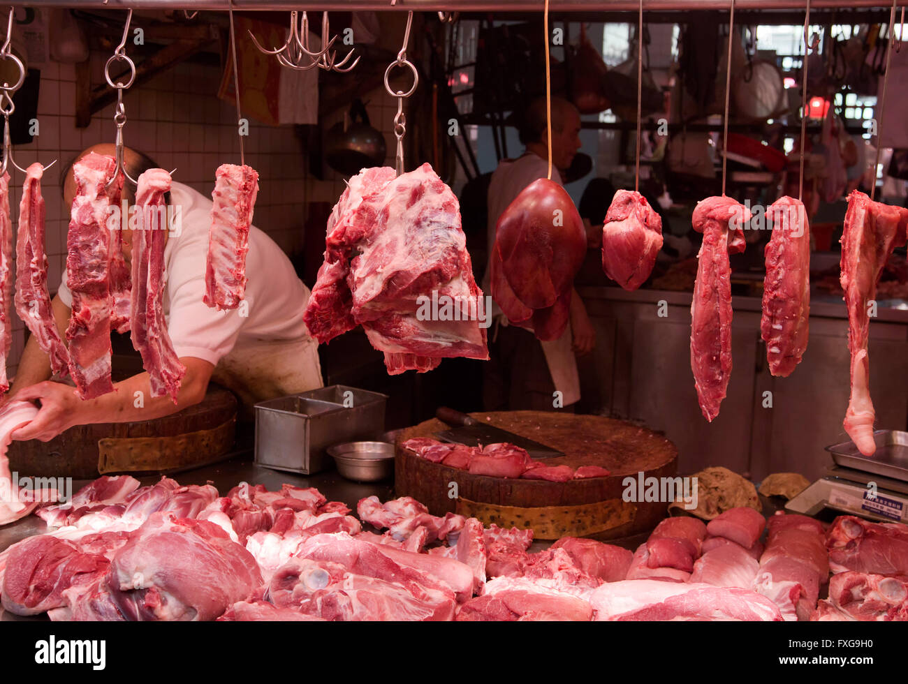 Venta de carne en el mercado rojo, Macao, China Foto de stock