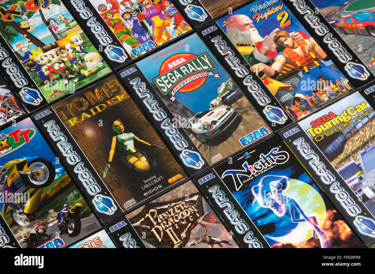 PAL Sega Saturn juegos establecidos en una cuadrícula, incluyendo Sega  Rally Championship, Virtua Fighter 2, Tomb Raider + noches en sueños  Fotografía de stock - Alamy
