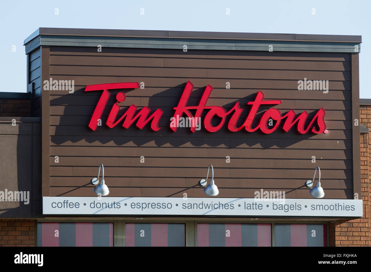 Tim Hortons restaurante en Napanee, Ontario, el 16 de abril de 2016. Foto de stock