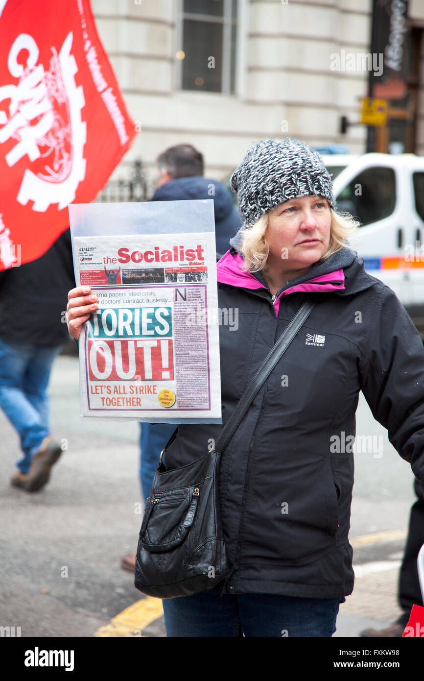 Londres, Reino Unido, 16 de abril de 2016 Cameron debe ir manifestación nacional, las personas se han reunido para marzo desde Euston Road hasta Trafalgar Square para salud, hogar, educación y empleos, oponiéndose a la austeridad, el Gobierno Tory David Cameron y crédito: Nathaniel Noir/Alamy Live News Foto de stock