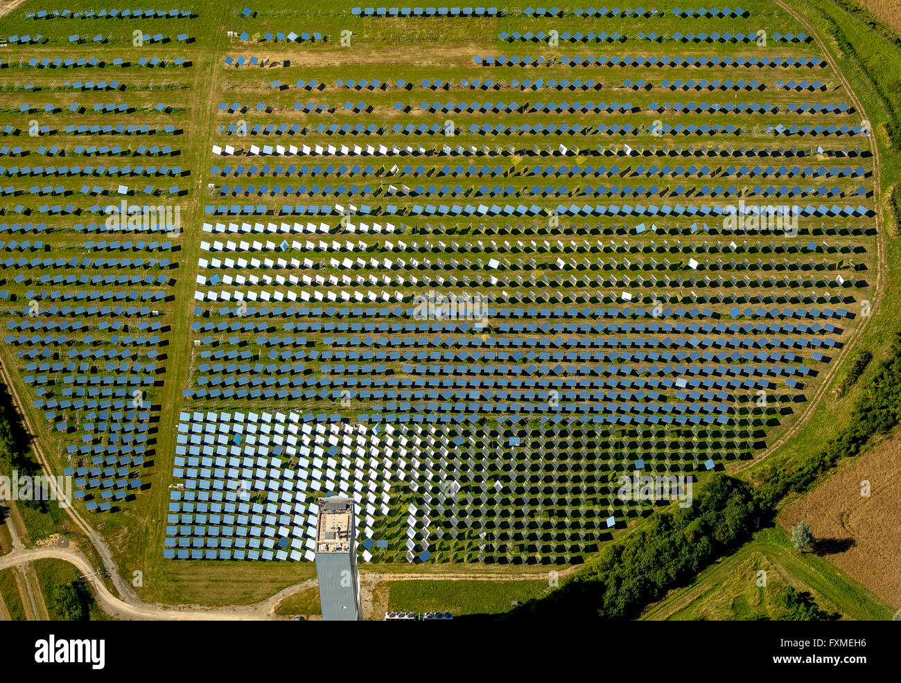 Vista aérea, la energía solar concentrada, la planta de energía solar térmica, solar de la torre en Jülich, el Centro Aeroespacial Alemán (DLR), Foto de stock