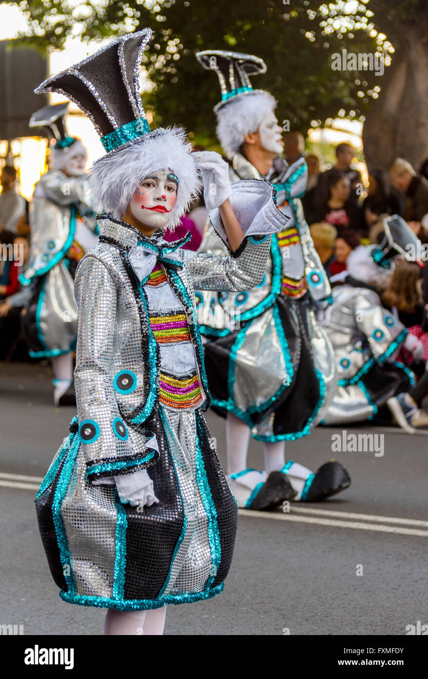 Mujer en elaborados trajes de payaso, carnaval procesión, Santa Cruz, Santa  Cruz de Tenerife Fotografía de stock - Alamy