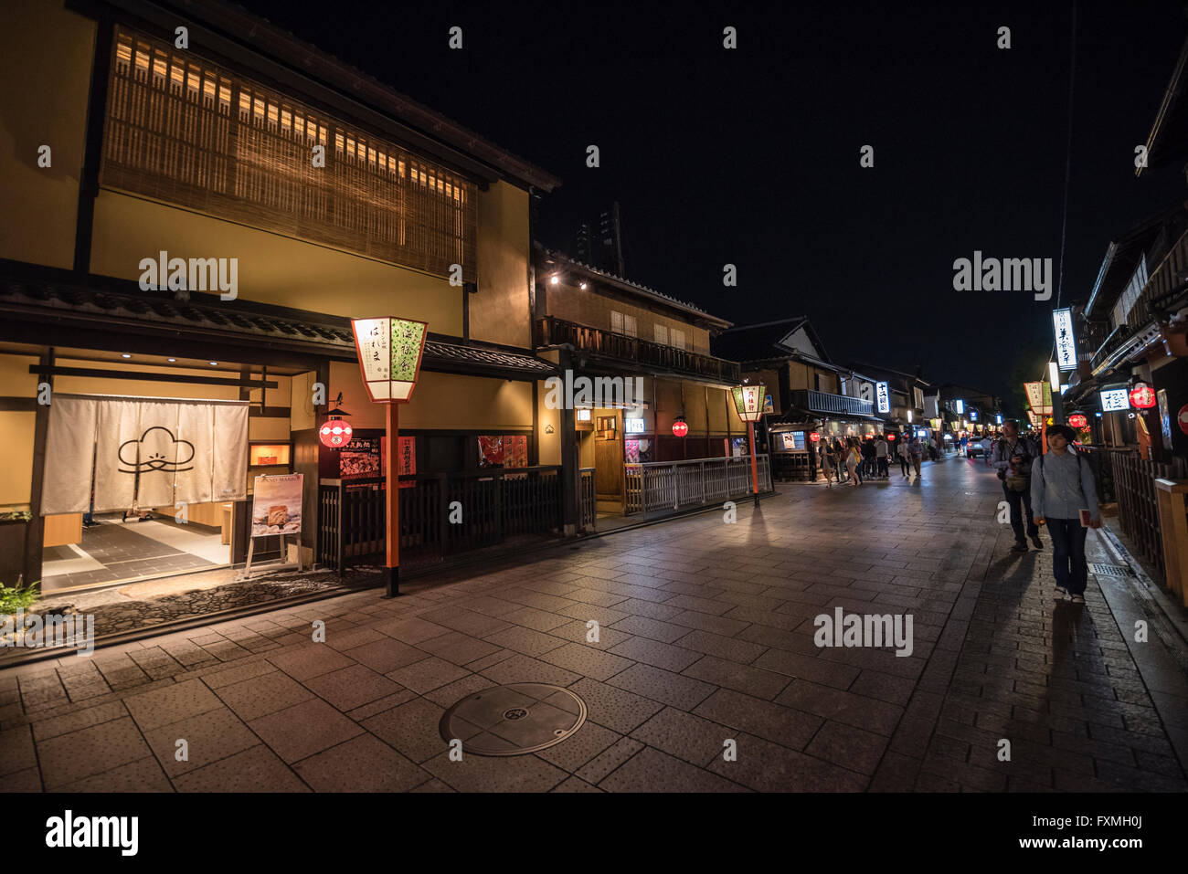 En la noche de Gion en Kyoto, Japón Foto de stock