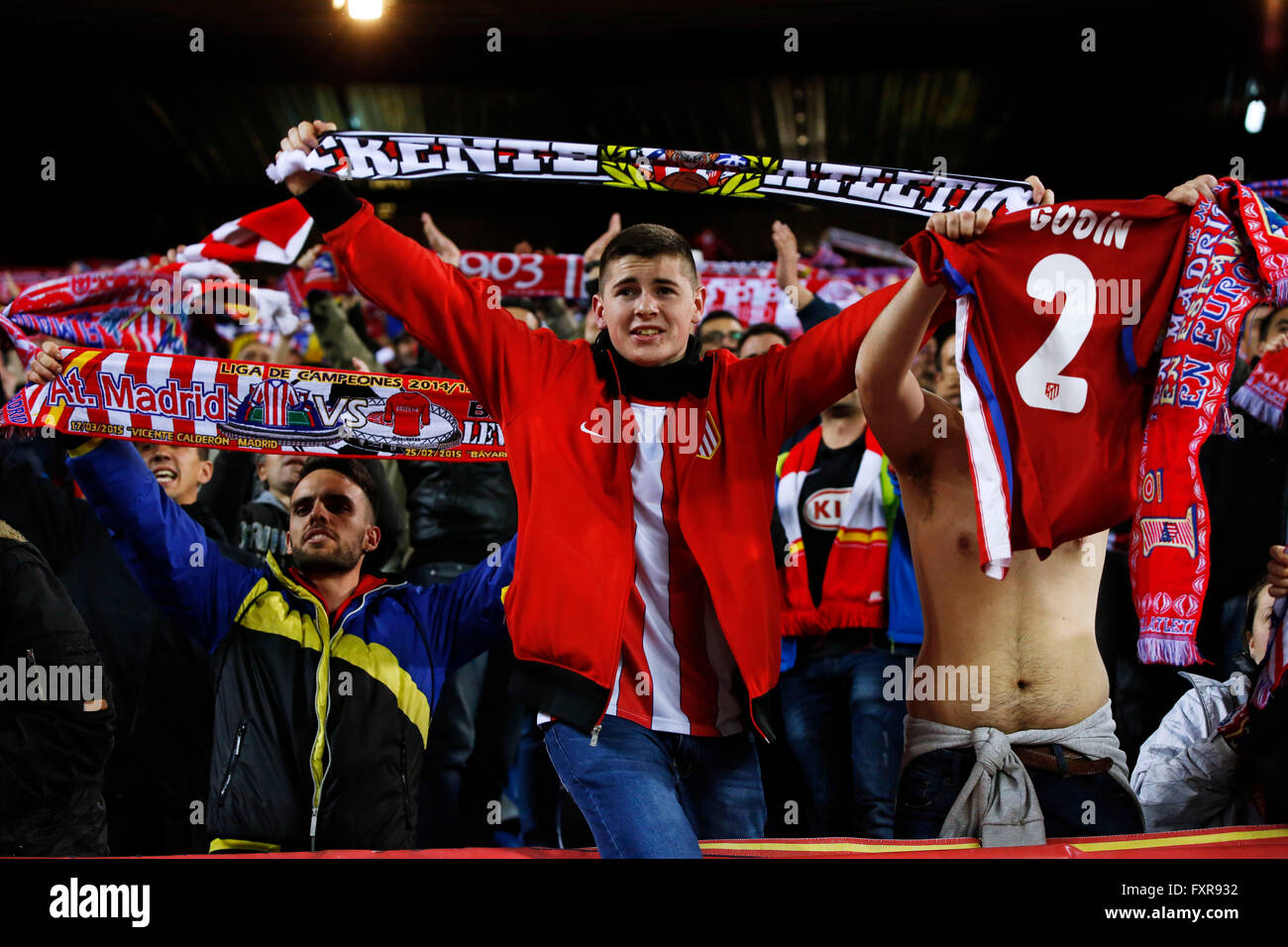 Atletico madrid fans atletico april fotografías e imágenes de alta  resolución - Alamy