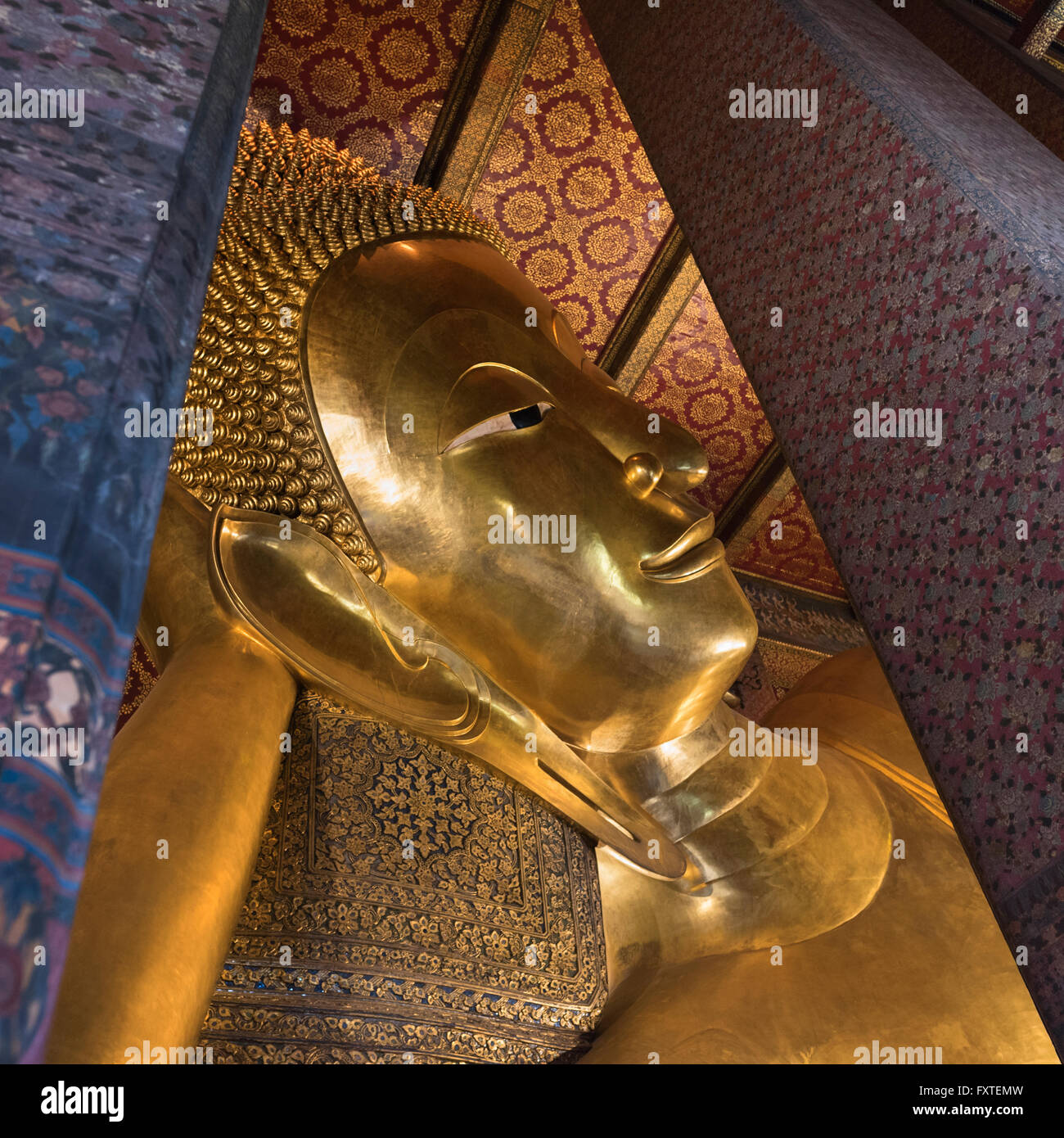 Buda reclinado Wat Pho Bangkok Thailand Foto de stock
