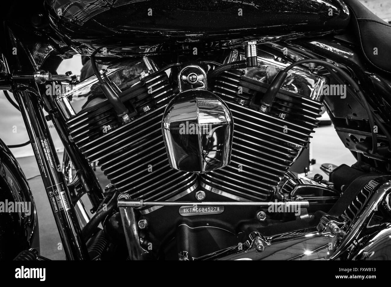 Fragmento de una motocicleta Harley-Davidson Road Glide, 2016 Foto de stock