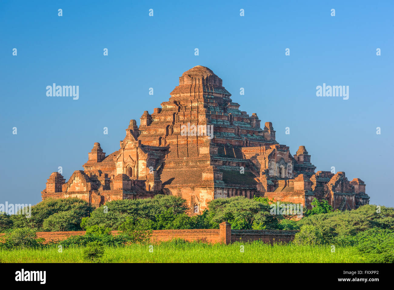 Bagan, Myanmar templos en el parque arqueológico. Foto de stock