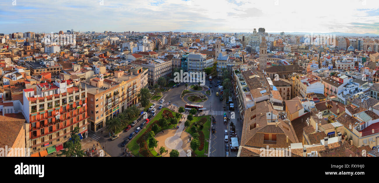 Alto punto de vista panorámica de Valencia y la Plaza de la Reina desde el campanario Miguelete, Valencia, Comunidad Valenciana Foto de stock