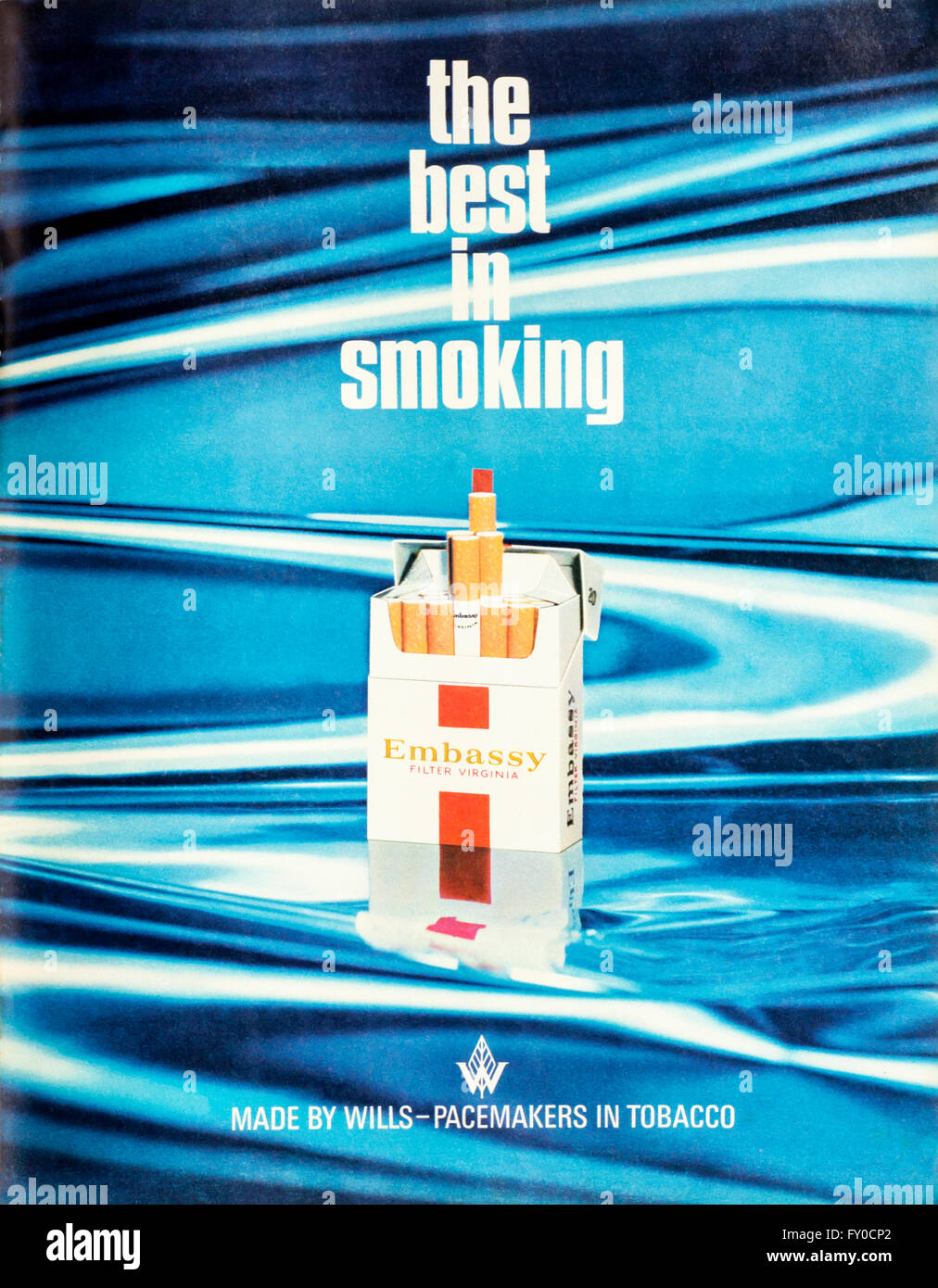 1960 Revista Publicidad publicidad de cigarrillos de la Embajada. Foto de stock