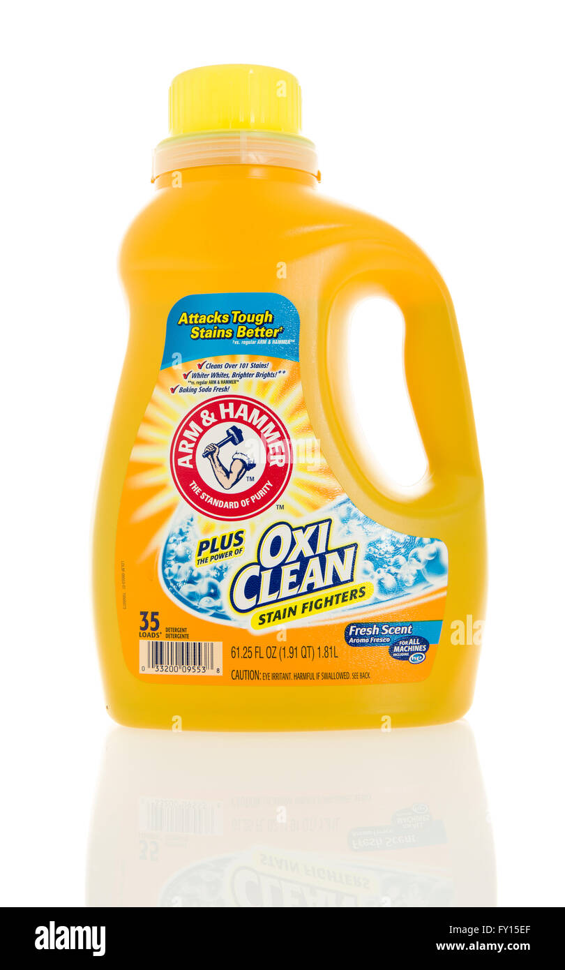 Winneconne, WI - 4 feb 2016: Botella de Arm & Hammer Oxi con detergente de  ropa limpia Fotografía de stock - Alamy