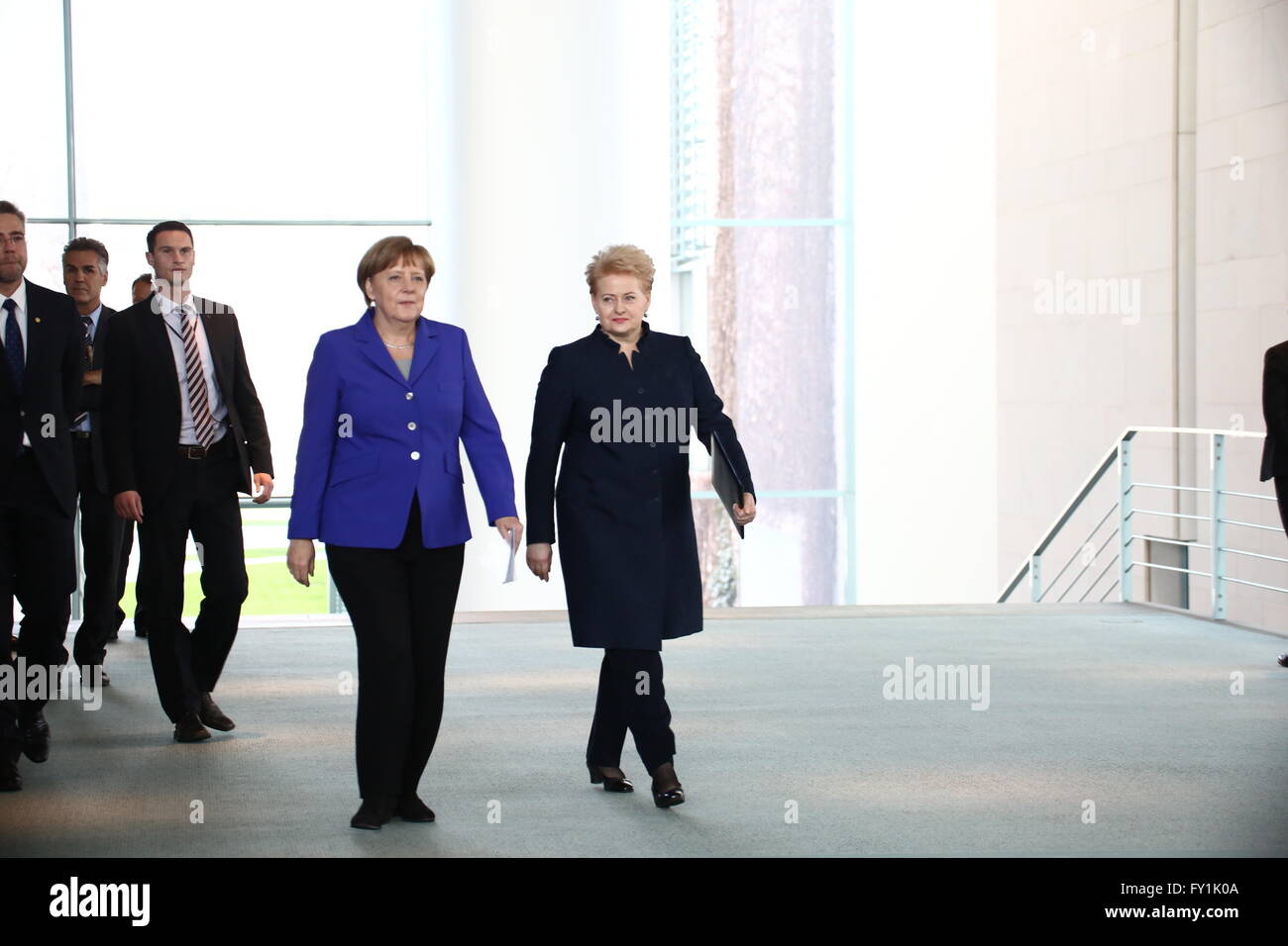 Berlín, Alemania. 20 abr, 2016. El Presidente de Lituania Dalia Grybauskait? Cumple con la Canciller Angela Merkel para la visita oficial de estado. © Jakob Ratz/Pacific Press/Alamy Live News Foto de stock