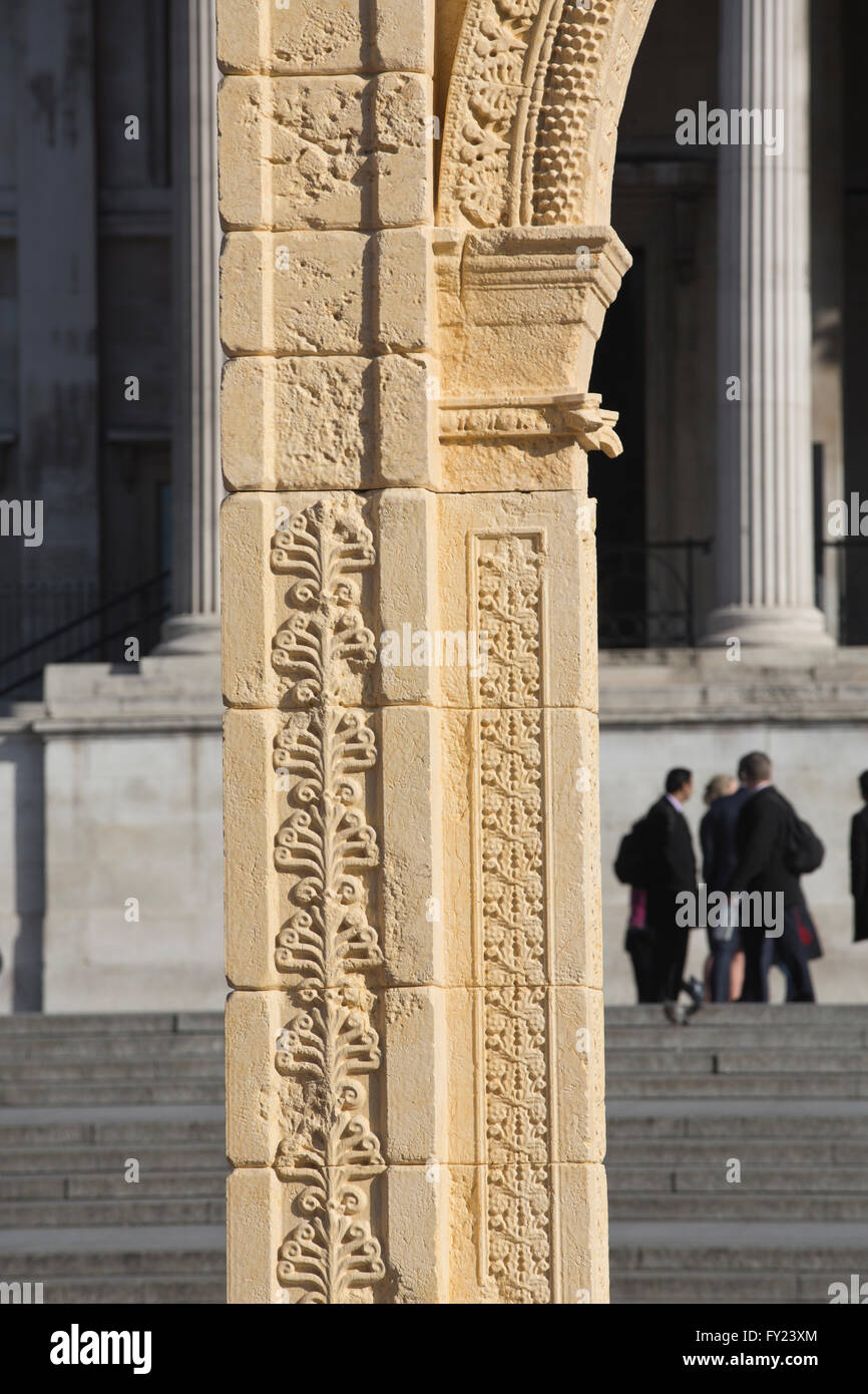 Arco de Triunfo del Palmyra recrea en Trafalgar Square, Londres, Inglaterra, Reino Unido. Foto de stock