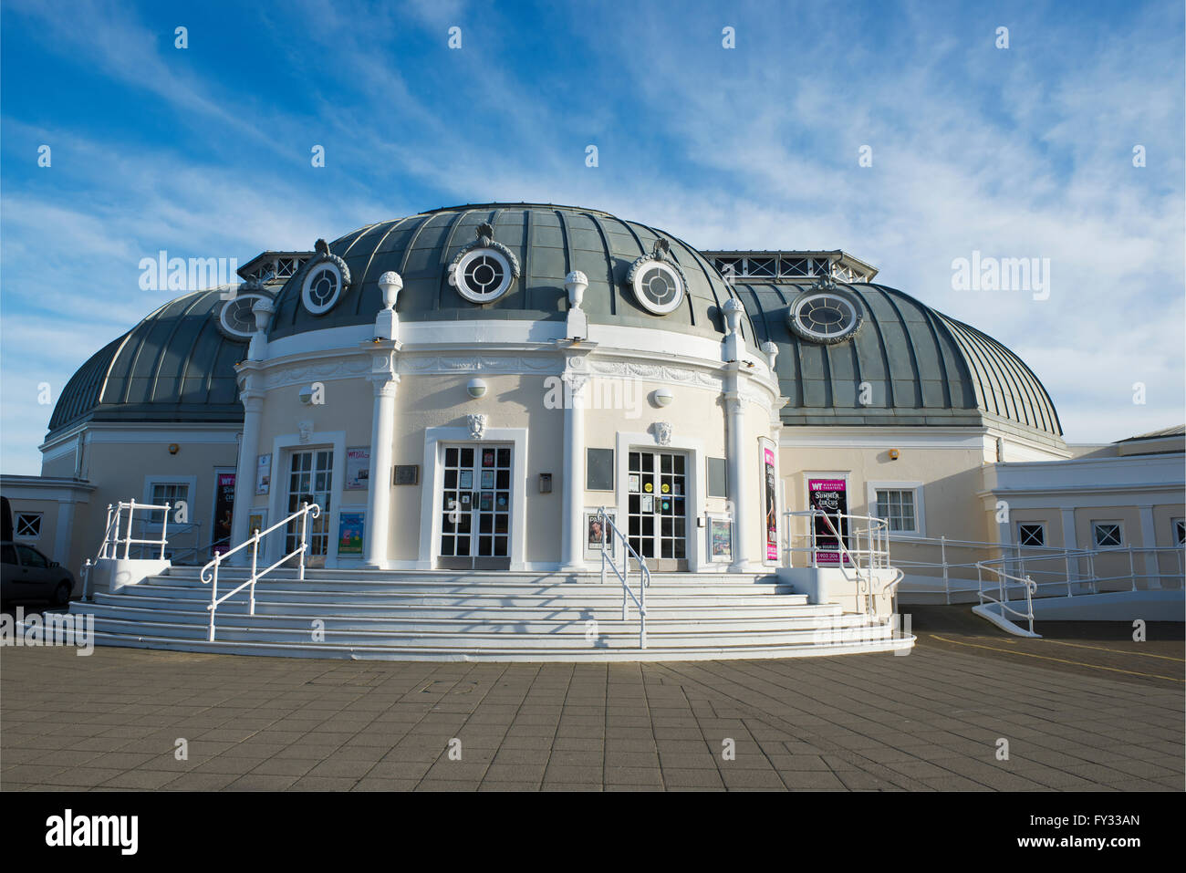 El teatro Pavilion, muelle de Worthing, Worthing, West Sussex, UK Foto de stock