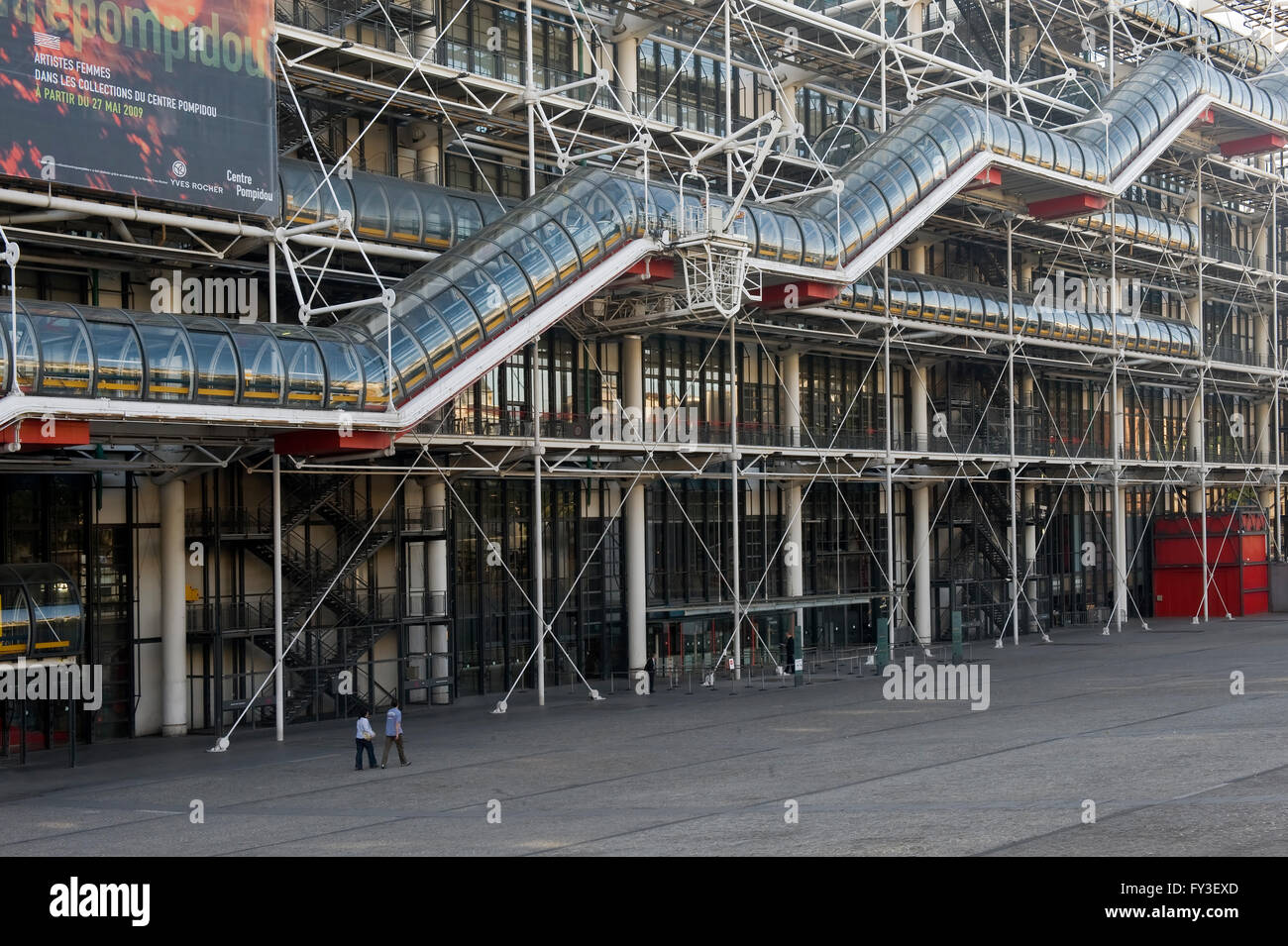 Centro Pompidou o el Centro Georges Pompidou, también conocido como Beaubourg, París, Francia Foto de stock