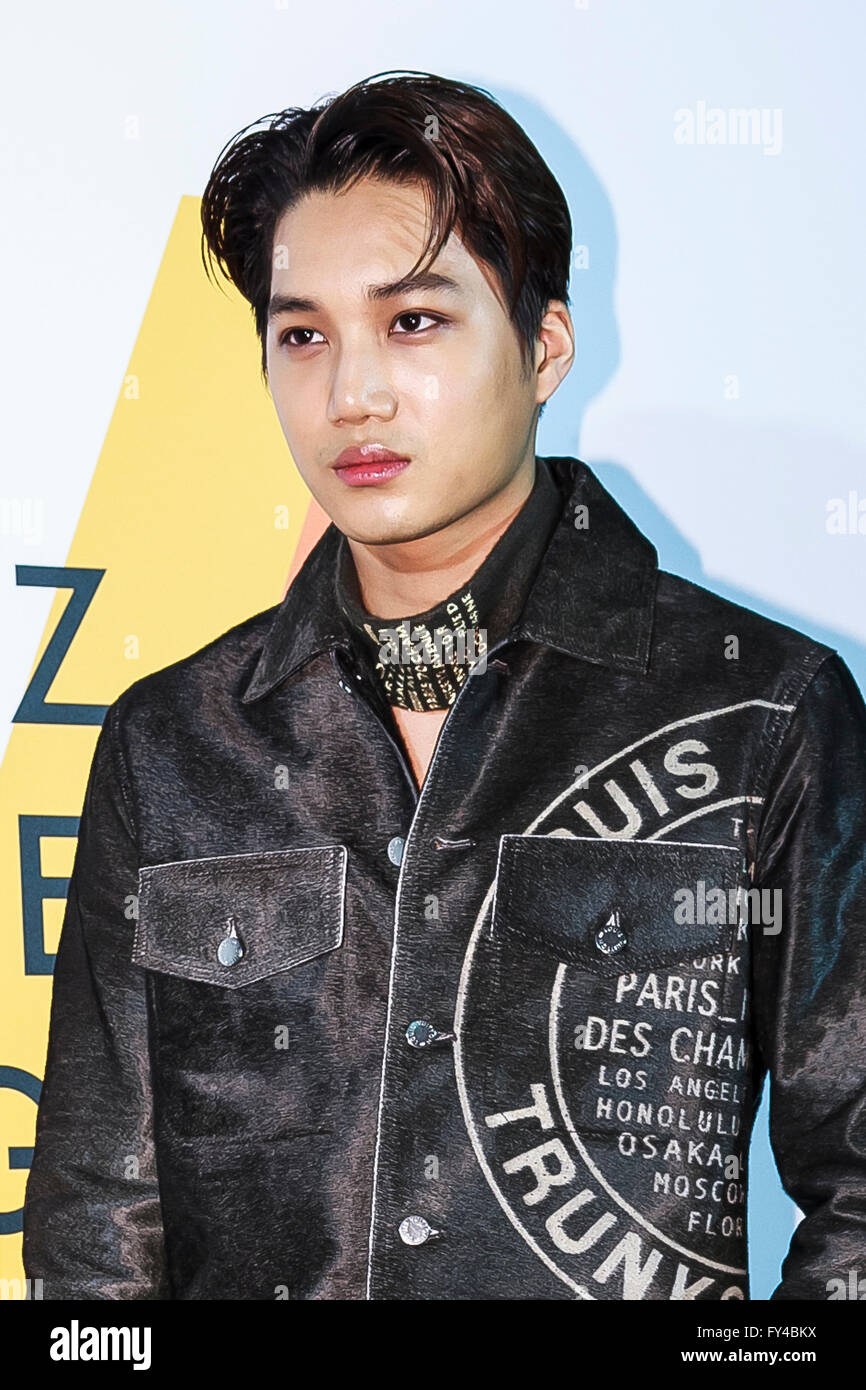 Tokio, Japón. 21 abr, 2016. Kai (EXO), Apr 21, 2016 : cantante surcoreana  Kai de K-Pop boy grupo EXO posa para las cámaras durante la fiesta de  inauguración de Louis Vuitton el ''