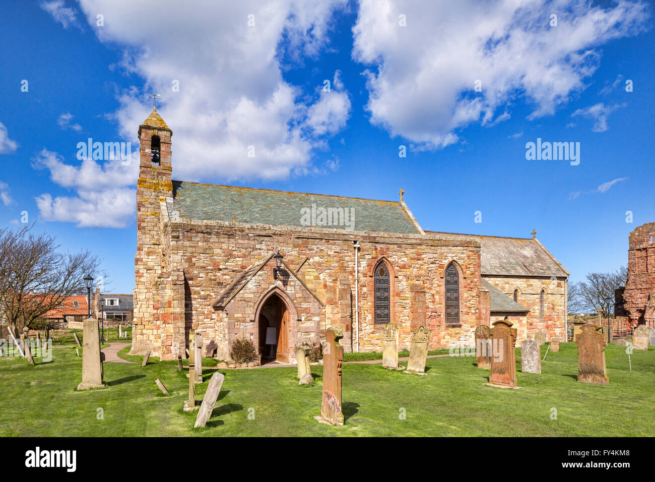La Iglesia de Santa María, la Isla Sagrada, Northumberland, Inglaterra, Reino Unido. Foto de stock