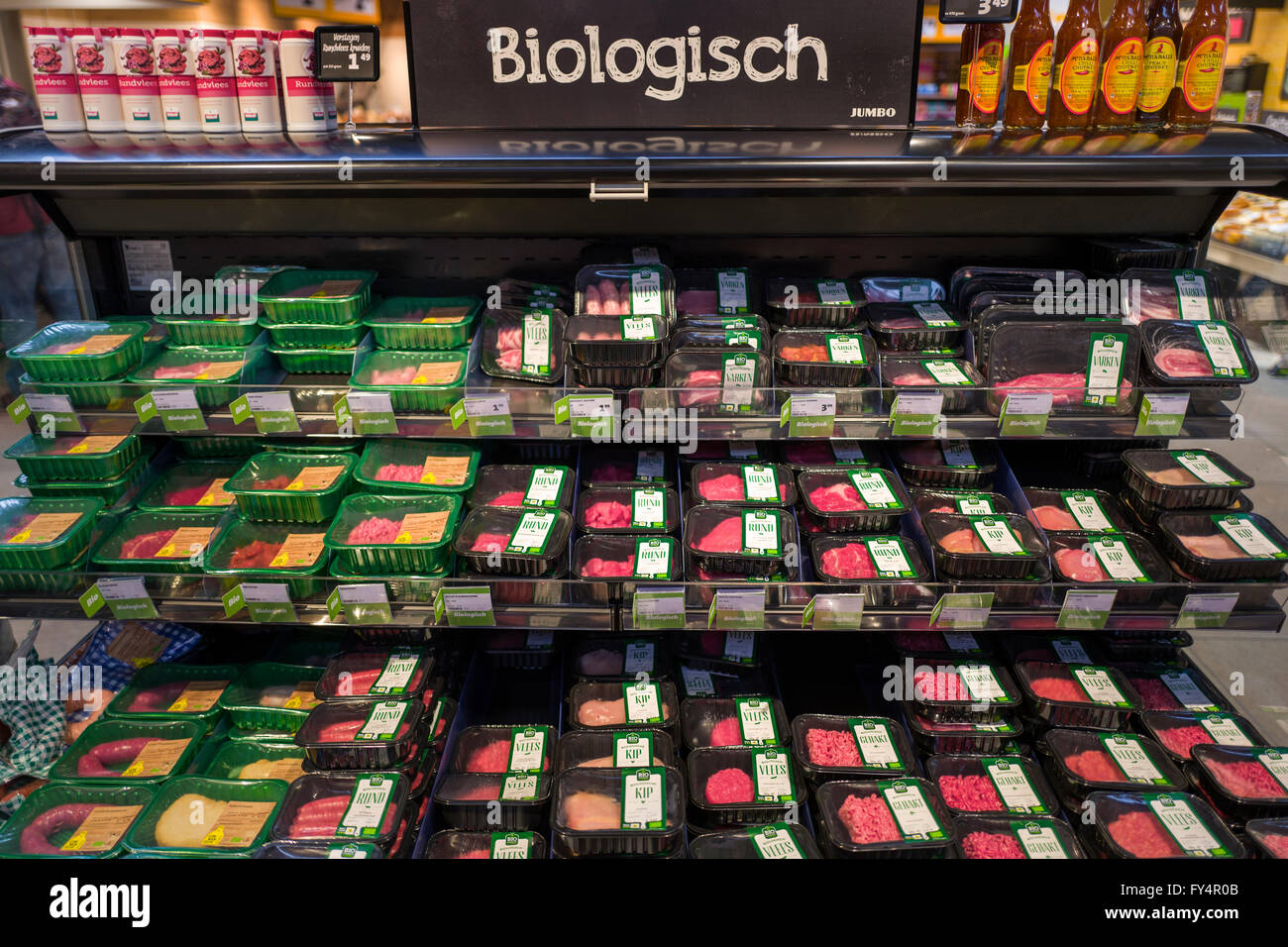 Los alimentos biológicos en holandés supermercado Foto de stock