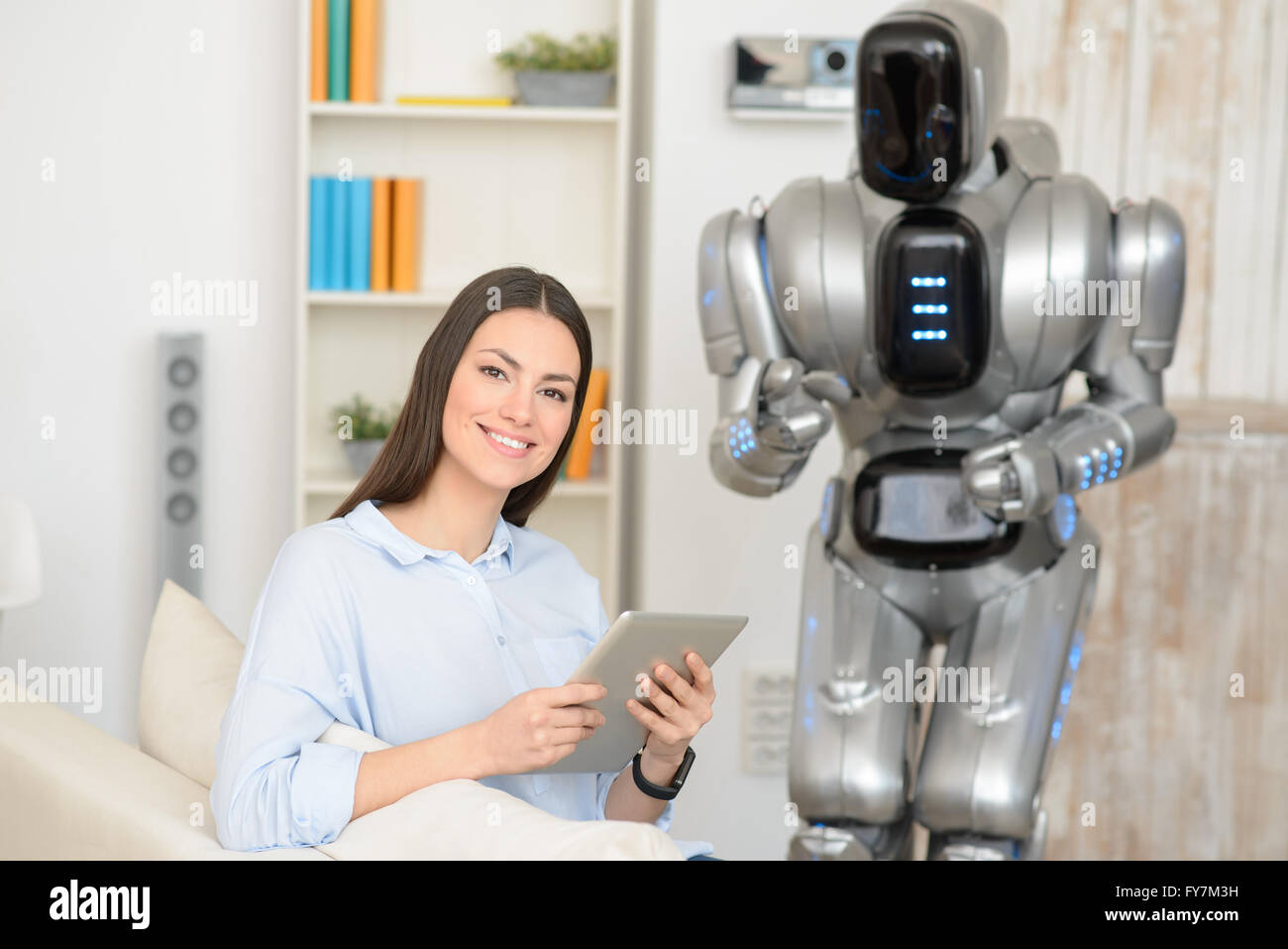 Nice girl using tablet robot fotografías e imágenes de alta resolución -  Alamy